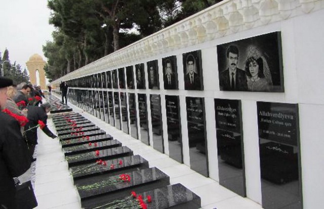 В Азербайджане почтили память жертв 20 января - минута молчания